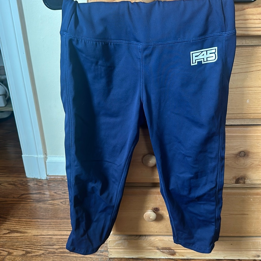 F45 crop leggings